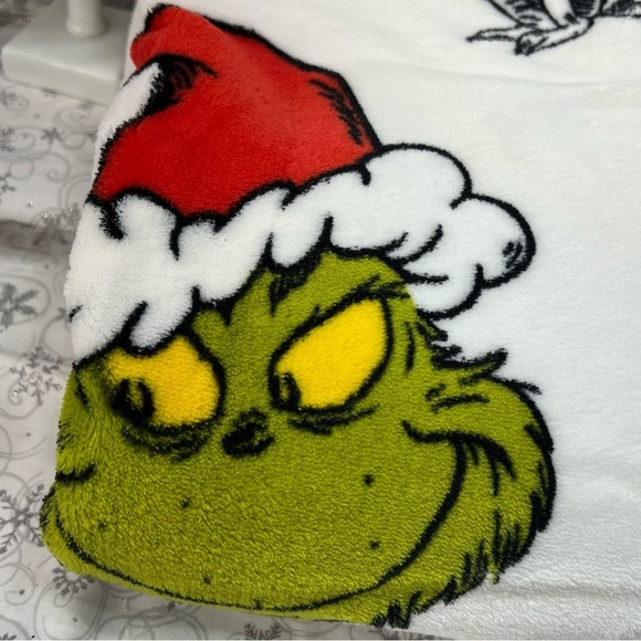 How The Grinch Stole Christmas Oversized VIRAL Throw Blanket - Sketch Print - Picture 5 of 12
